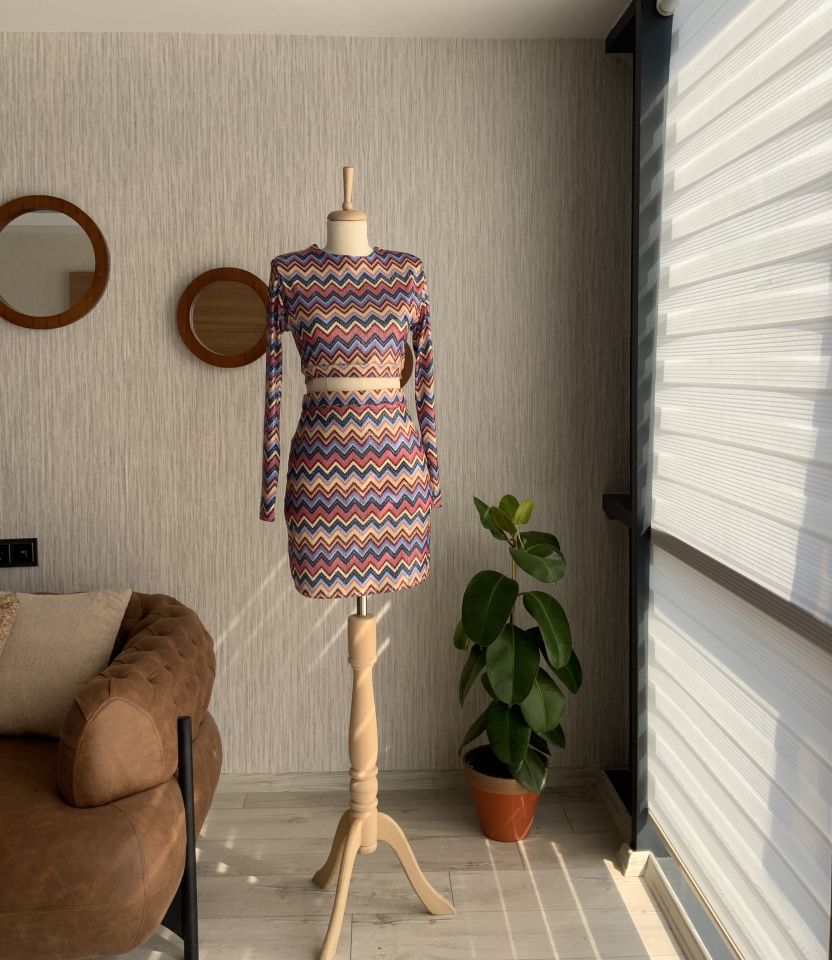 Özel Tasarım Zigzag Desenli Payetli Renkli Elbise
