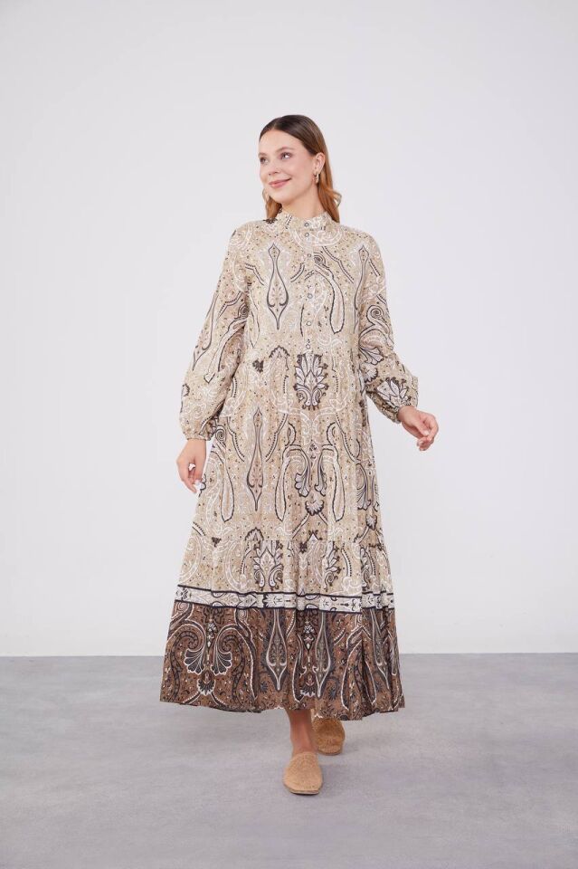 Bej Düğme Detaylı Desenli Elbise